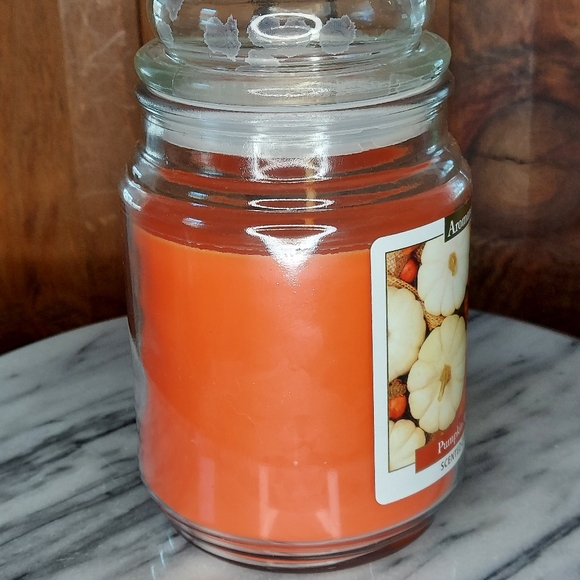 Pumpkin Amber Candle - Picture 3 of 12
